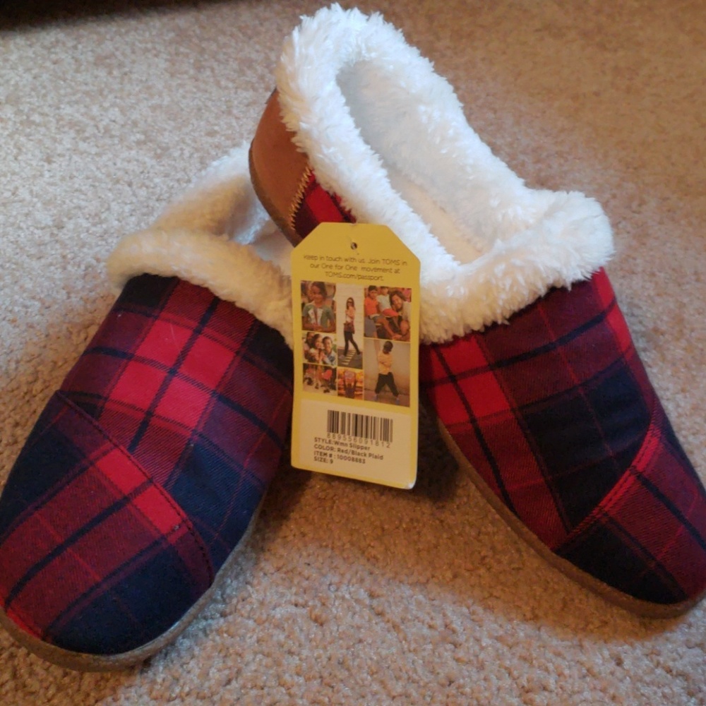 **SOLD**TOMS Slippers